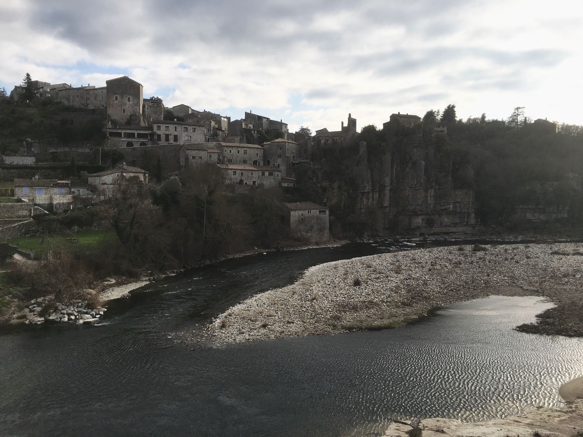 Camp de yoga à  Balazuc (Ardèche)